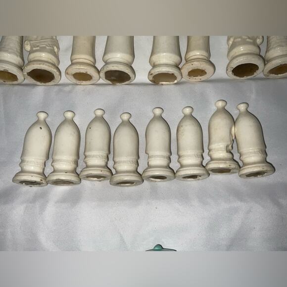 VTG DUNCAN MEDIEVAL CHESS SET GLAZED TURQUOISE WHITE CERAMIC COMPLETE 32 PIECES - Picture 4 of 16